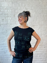 Load image into Gallery viewer, Simple Tee  - Black Cat Faces