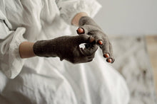 Load image into Gallery viewer, Fingerless Merino Wool Gloves