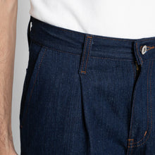 Load image into Gallery viewer, Men's Pleated Trousers - Vertical  Slub Denim
