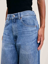 Load image into Gallery viewer, Taylor Relaxed Barrel Jeans Ultra High Rise - Meadow Lake 31&quot; Inseam