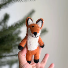 Load image into Gallery viewer, Fox Finger Puppet