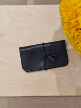 Load image into Gallery viewer, KNOT Leather Wallet