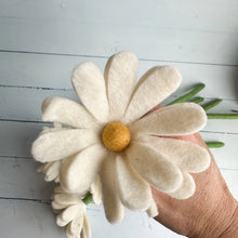 Load image into Gallery viewer, Felted Daisy Stem