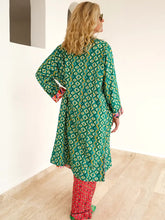 Load image into Gallery viewer, Handker Reversible Velvet Robe