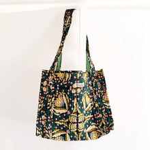 Load image into Gallery viewer, Handker Quilted Totes