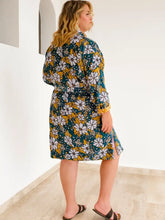 Load image into Gallery viewer, Handker Reversible Velvet Robe
