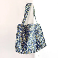 Load image into Gallery viewer, Handker Quilted Totes