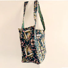 Load image into Gallery viewer, Handker Quilted Totes