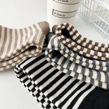 Load image into Gallery viewer, Zebra Striped Socks