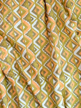 Load image into Gallery viewer, Handker Reversible Velvet Robe