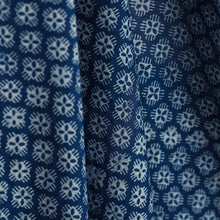 Load image into Gallery viewer, Handker Indigo Scarves