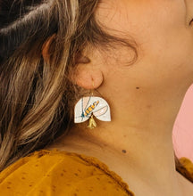 Load image into Gallery viewer, Flower Fly Dangle Earrings