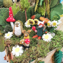 Load image into Gallery viewer, Frankie Foraging Fox Decoration