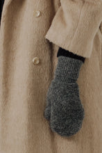 Load image into Gallery viewer, Alpaca Boucle Mittens