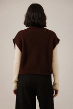 Load image into Gallery viewer, Alpaca Button Down Vest