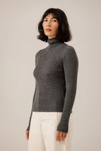 Load image into Gallery viewer, Fine Merino Turtleneck
