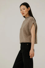 Load image into Gallery viewer, Alpaca Iris Vest