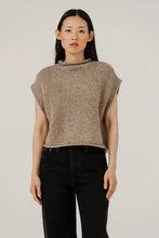 Load image into Gallery viewer, Alpaca Iris Vest