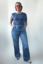 Load image into Gallery viewer, Simple Tee  - Stellar Legend and Puff