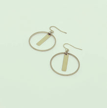 Load image into Gallery viewer, The Linnie Earrings