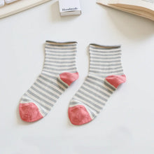Load image into Gallery viewer, Mulberry Silk Socks