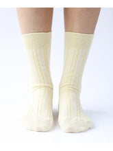 Load image into Gallery viewer, Cable Knit Dress Socks