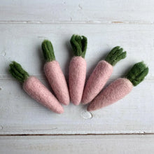Load image into Gallery viewer, Mini Felted Carrot