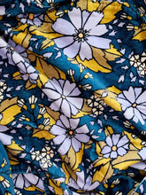 Load image into Gallery viewer, Handker Reversible Velvet Robe