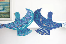 Load image into Gallery viewer, Peace Doves Concertina Garland