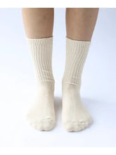 Load image into Gallery viewer, Dyed Cotton Socks