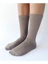 Load image into Gallery viewer, Dyed Cotton Socks