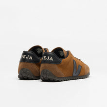 Load image into Gallery viewer, GT Suede Cognac Black Sneakers