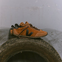 Load image into Gallery viewer, GT Suede Cognac Black Sneakers