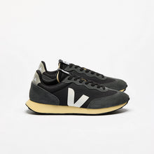 Load image into Gallery viewer, Rio Branco II Alveomesh Sneakers - Black &amp; White