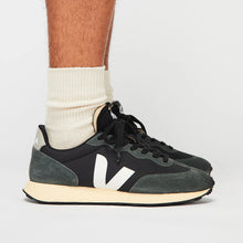 Load image into Gallery viewer, Rio Branco II Alveomesh Sneakers - Black &amp; White