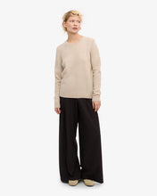 Load image into Gallery viewer, Women&#39;s Classic Merino Wool Crew Sweater