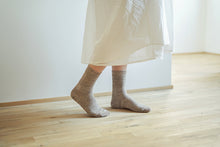 Load image into Gallery viewer, Memeri Linen Ribbed Socks