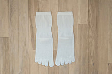 Load image into Gallery viewer, Silk Cotton Five Finger Socks