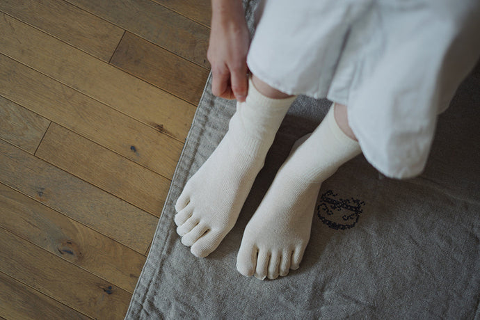 Women's Hakne Wool/Silk Toe Socks by Memeri Japan from Woollykins